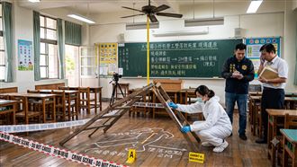 修吊扇驚悚摔死！清潔工驚悚陳屍教室