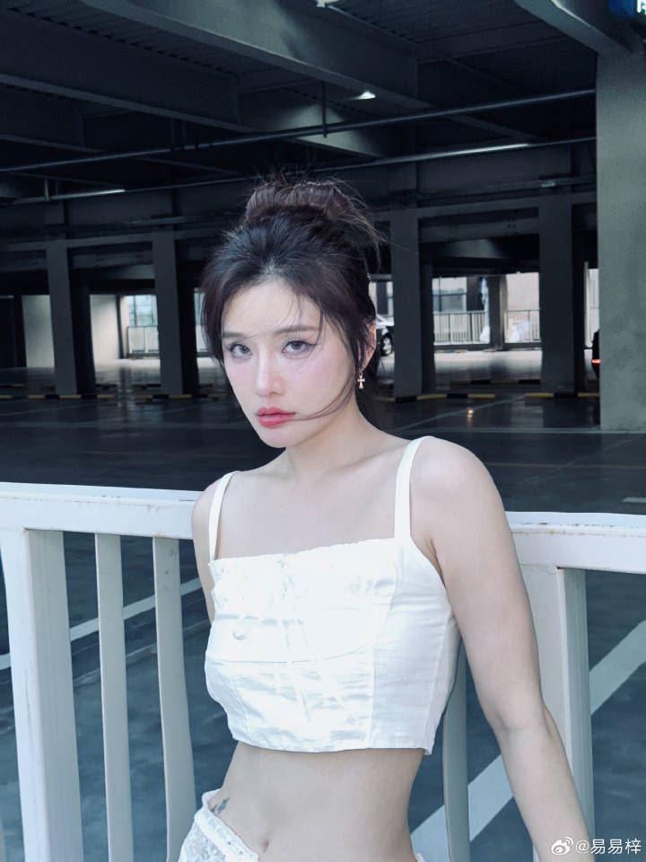 中國女星易易梓。(圖/翻攝自微博)
