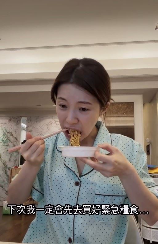 李多慧颱風天回家吃剩的泡麵。(圖/翻攝自Threads)