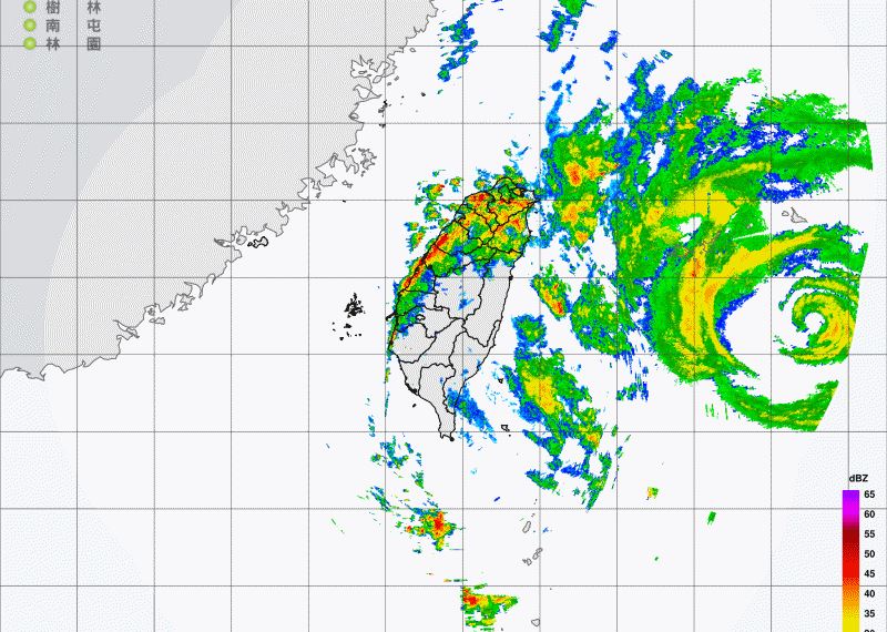巴威在雷達回波中,風眼周圍眼牆對流變得活躍。。(圖/中央氣象署)