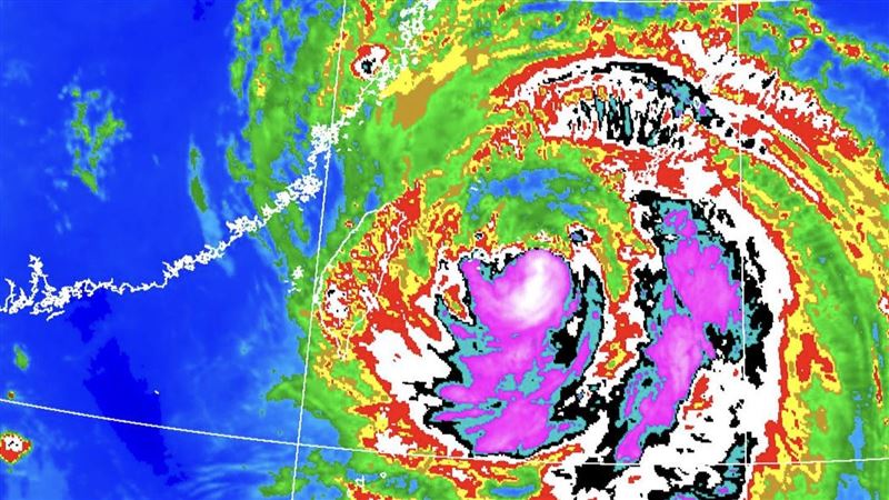 巴威暴風圈1:15觸陸 5縣市開炸超大豪雨