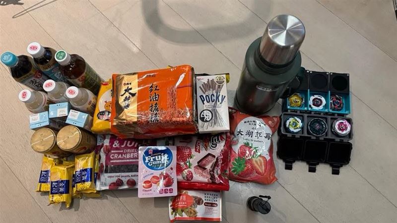 帶女兒防災!沈伯洋防颱物資現戰鬥陀螺