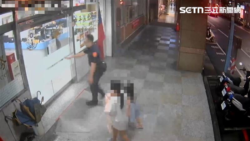 新北婦人將2個女兒留在中港公園,自己則暫離辦事情,險些鑄下大錯。(圖/翻攝畫面)