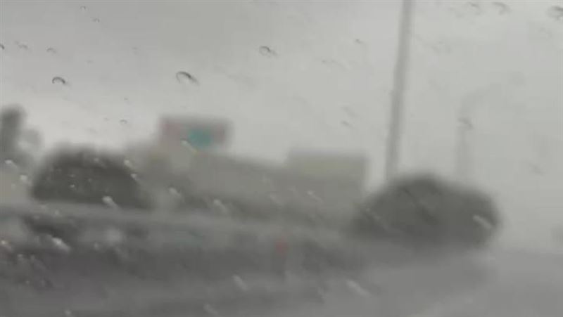 國道戰鬥陀螺!轎車疑打水漂失控轉360度
