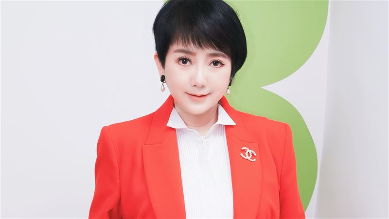 周思潔曾經歷負債低谷。(圖/萊格悠國際文化有限公司)