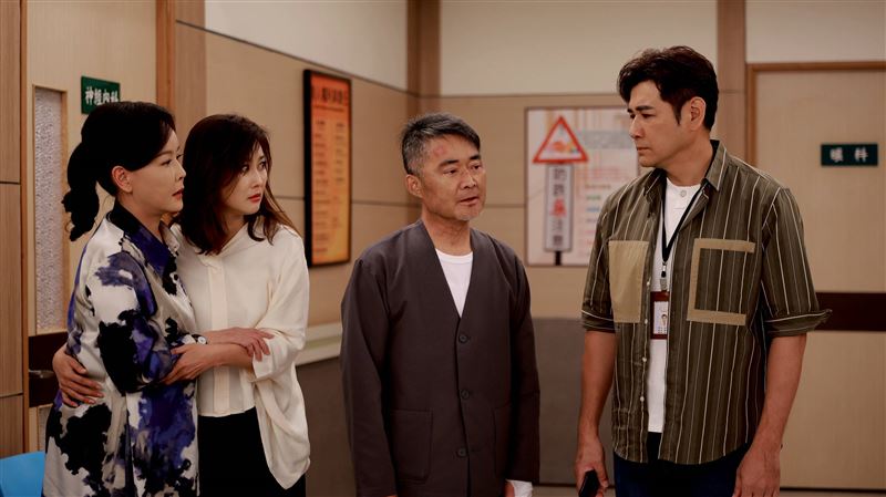 江國賓(右二)近期拍攝天天都是魔鬼行程。(圖/三立提供)