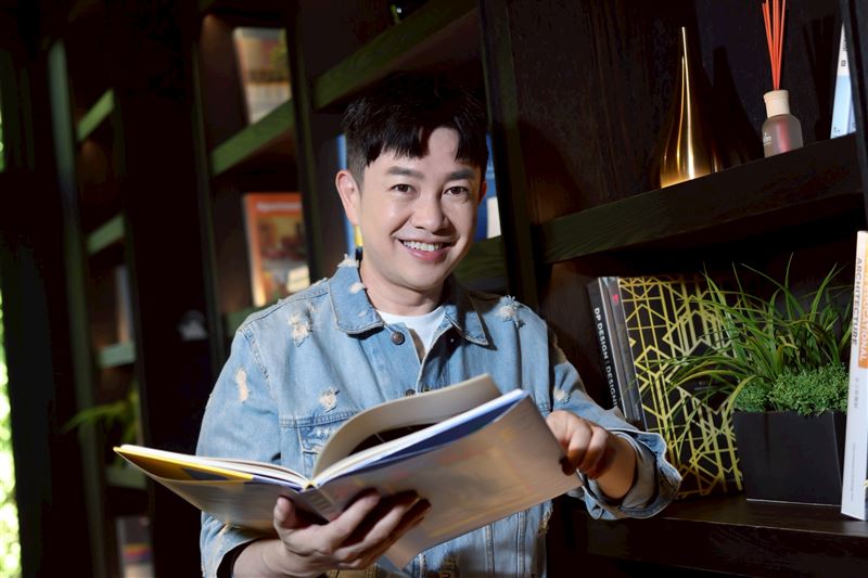 李明川從小就過著不停搬家、躲債的日子。(圖/記者鄭孟晃攝影)