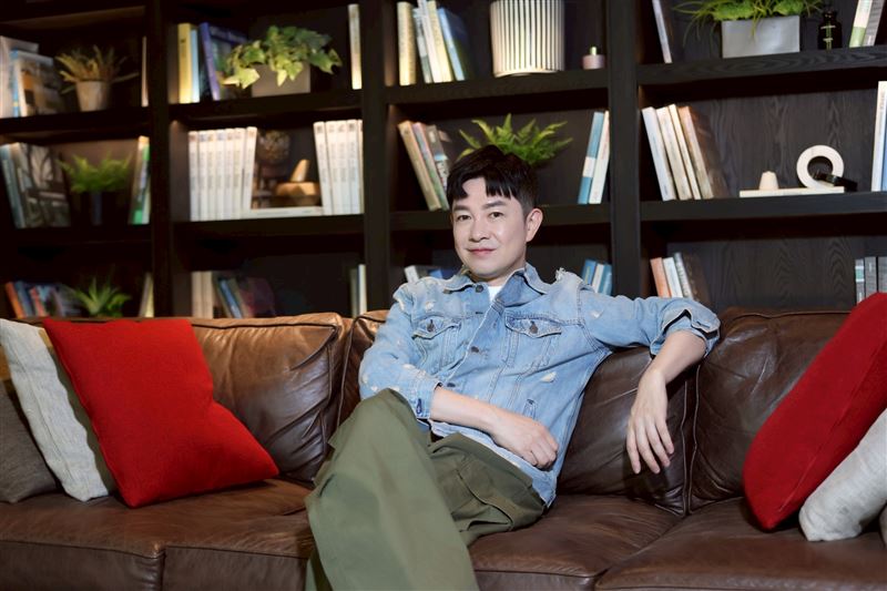 李明川接受《三立新聞網》專訪。(圖/記者鄭孟晃攝影)
