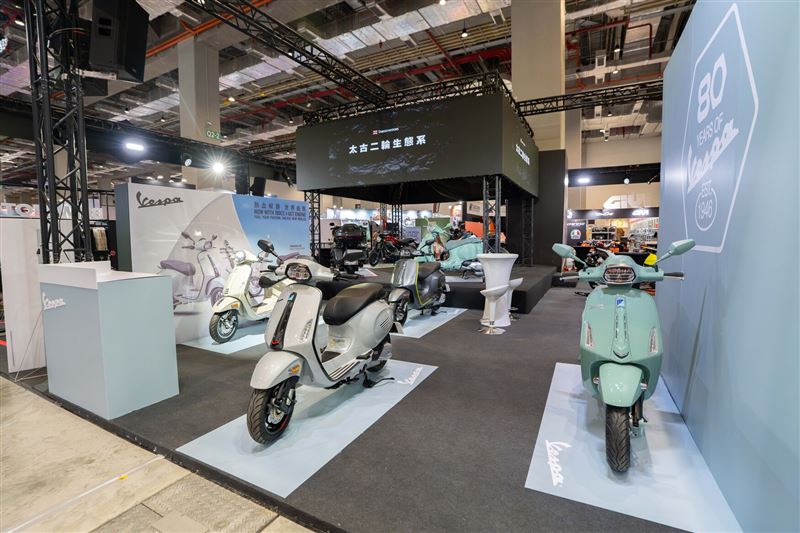 Vespa GTS 80 周年特仕版機車。(圖/Vespa提供)