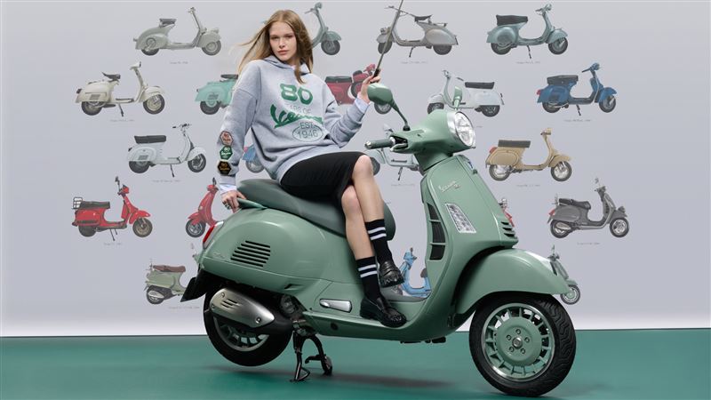 Vespa GTS 80 周年特仕版機車。(圖/Vespa提供)