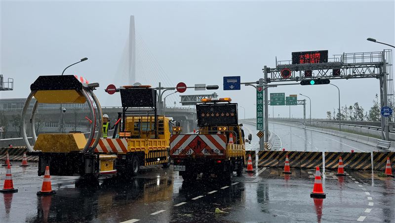 巴威颱風強勢襲台，10日晚間啟動預防性封閉，待颱風過後進行巡檢，確認安全無誤後，最快12日重新開放。（圖／記者蒲世芸攝影）