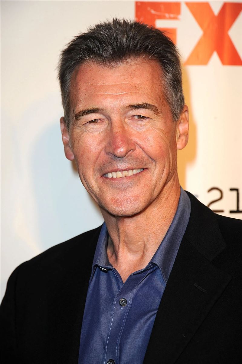的美國演員蘭多夫·曼托斯(Randolph Mantooth)逝世,享壽80歲。(圖/翻攝自X平台)