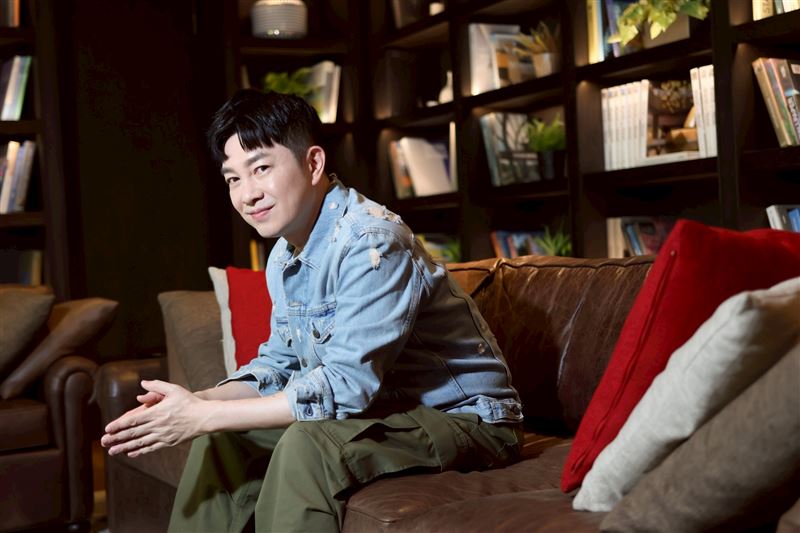 李明川接受《三立新聞網》專訪。(圖/記者鄭孟晃攝影)