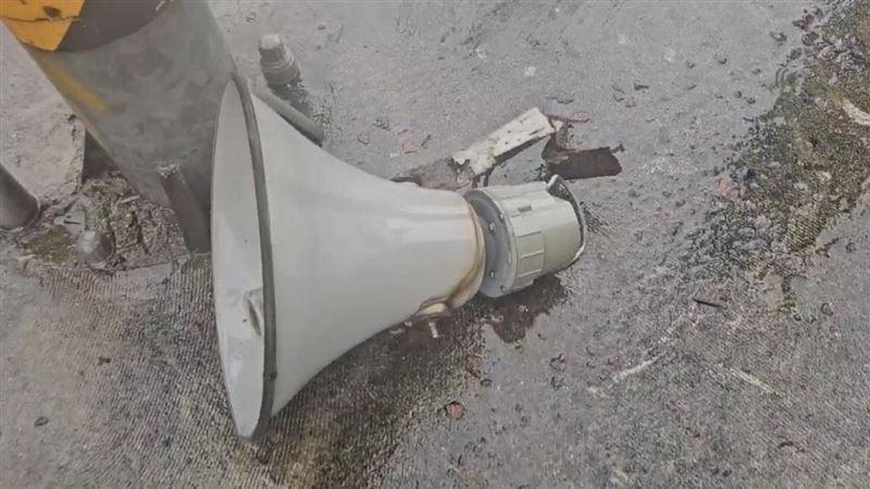 巴威發威！基隆中正路電線遭狂風扯斷墜地