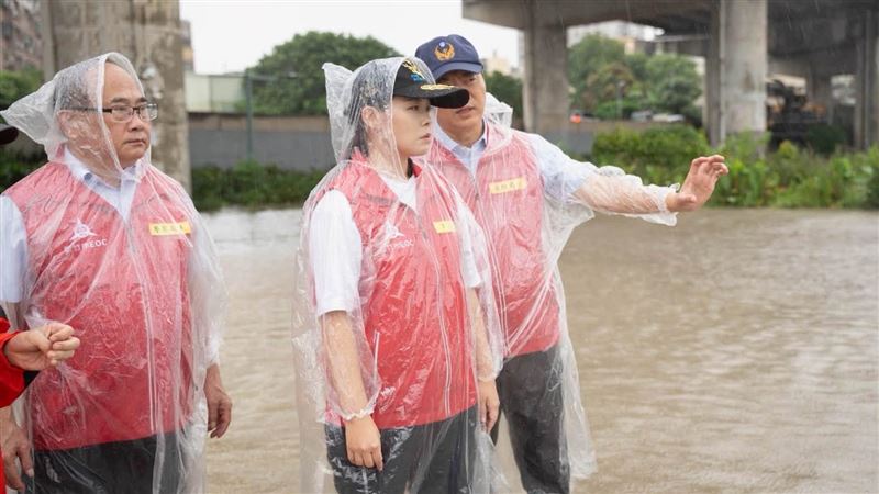 高虹安再次提醒所有市民,非必要請避免外出。(圖/翻攝自高虹安臉書)