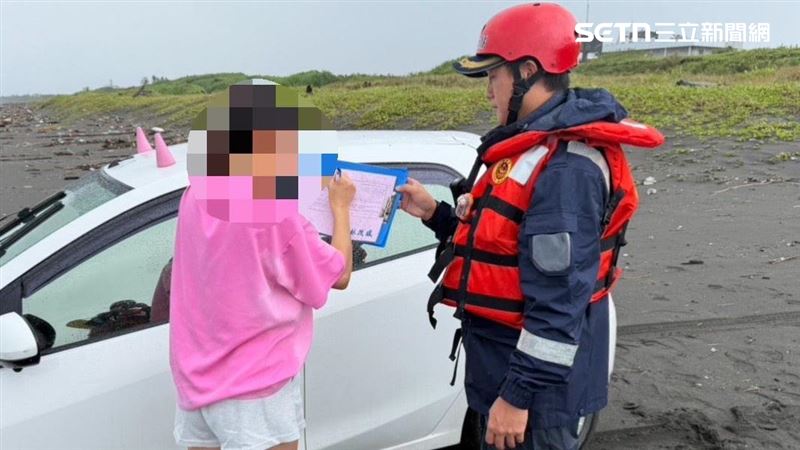 颱風天玩命觀浪!8人遭開單最高罰25萬