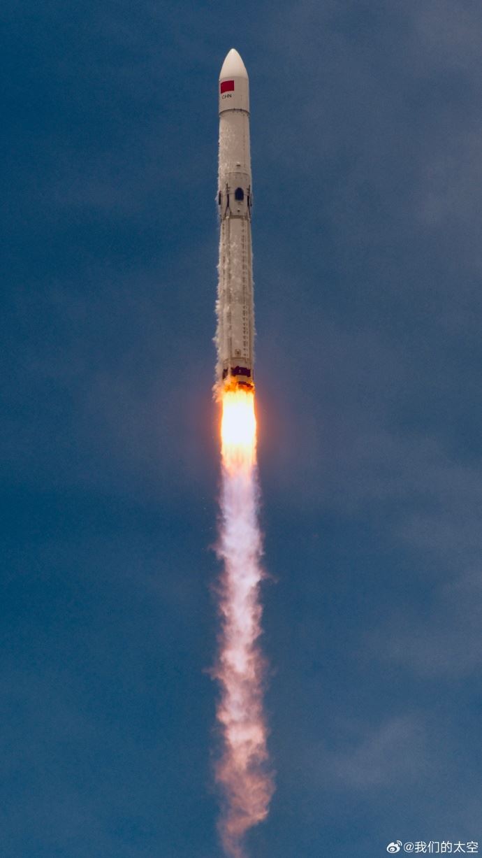 中國實現運載火箭海上「網繫回收」，開創與美SpaceX不同技術路徑。（圖／翻攝自X平台 @wangjupaian）