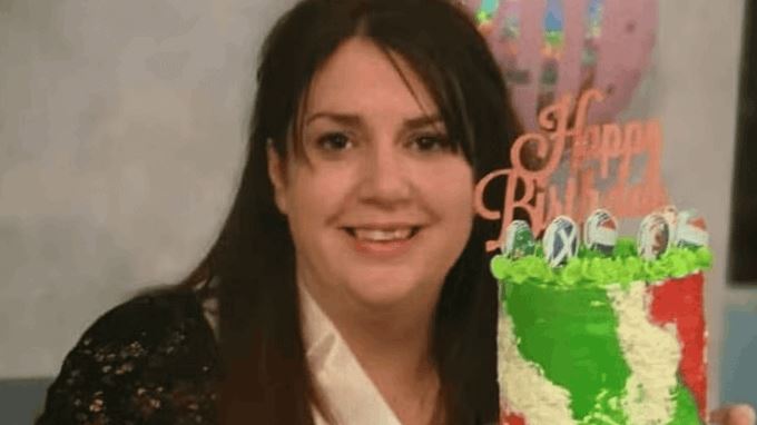 守同組號碼20年!驚喜中5億頭獎,英國婦人梅恩因店家疏失,竟將彩券當垃圾丟棄。(圖/翻攝自X平台 @ladbible)