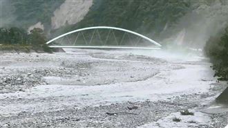 颱風來襲反變烤箱！台東焚風沙塵暴還停電