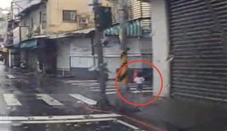2歲女童颱風天離奇消失！暖警神直覺救下