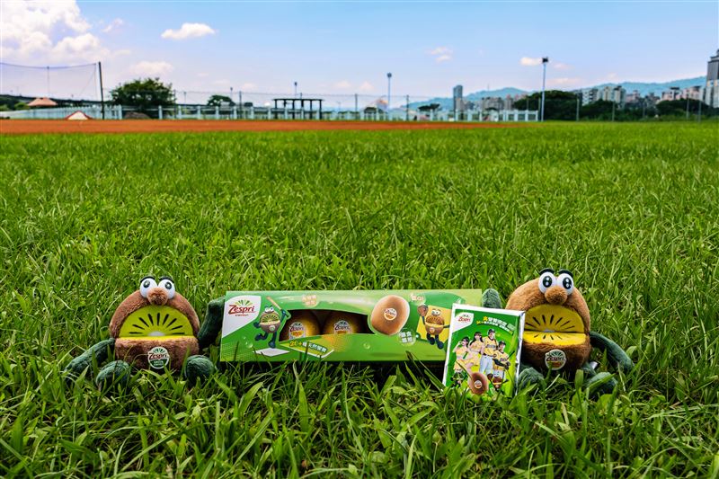 期間限定「Zespri × 中信兄弟聯名包裝」,並隨盒附贈造型球員卡。(圖/品牌業者提供)