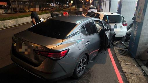 新北女猛撞臨停車！警一驗驚見三毒齊發