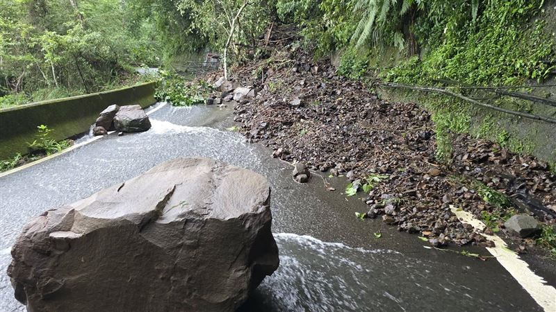 苗栗區2道路被掏空、破碎!12人受困深山