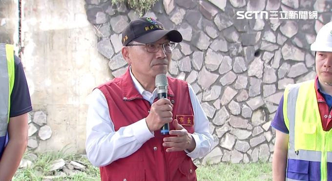 週五颱風假賺一天?新北市長侯友宜表示新北市的颱風假放假標準,一定按照氣象專業、科學的判斷。(圖/翻攝畫面)