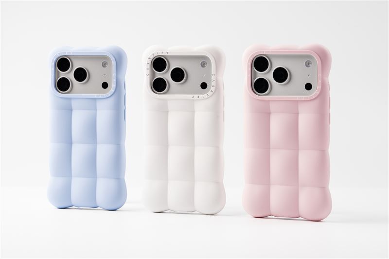 CASETiFY「棉花白」、「天空藍」、「棉花糖粉」雲朵手機殼。(圖/品牌業者提供)