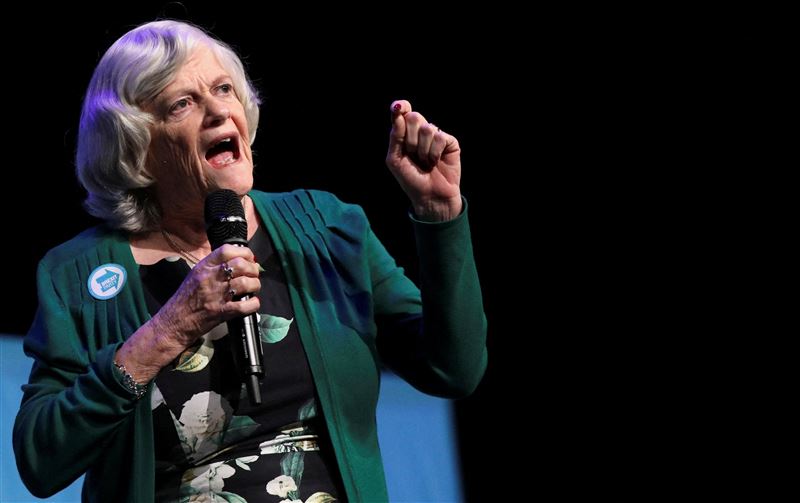 英國政府內閣大臣威德科姆(Ann Widdecombe)驚傳陳屍家中。(圖/路透社/達志影像)