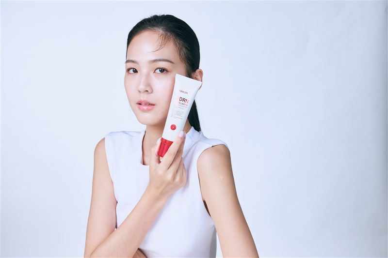 PDRN膠原澎潤雙效洗面乳。(圖/品牌業者提供)