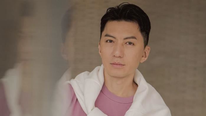 袁偉豪近日分享保養法拉利F355的影片和照片。(圖/翻攝自IG @benontheroad)