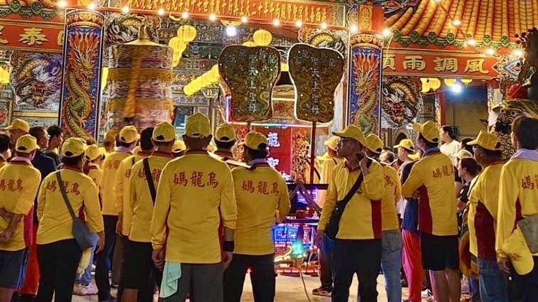上個月7日晚間9時許,烏龍龍聖宮周姓乩童退駕後,才剛坐下來休息,竟突然昏迷倒地,緊急送醫不治。(圖/翻攝自烏龍龍聖宮媽祖廟臉書)