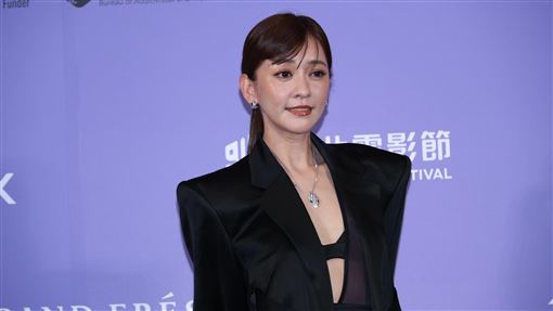 陳意涵套裝「只穿黑bra」 胸前洩火辣肉色