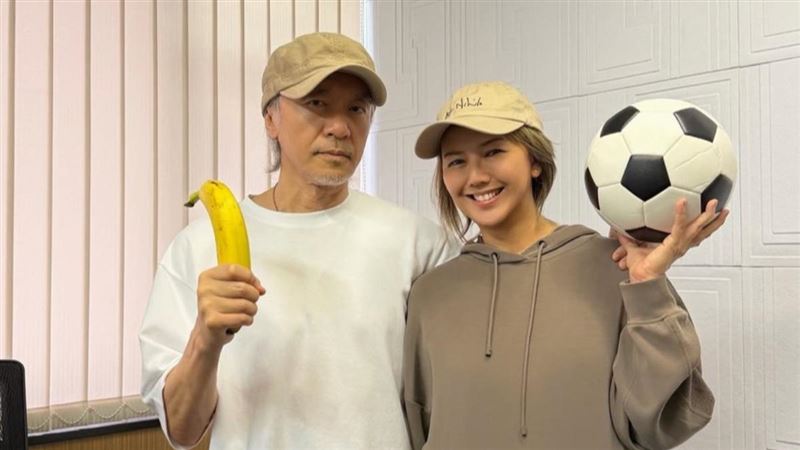 孫燕姿是周星馳鐵粉,發合照支持星爺的新電影《功夫女足》。(圖/翻攝自孫燕姿IG)