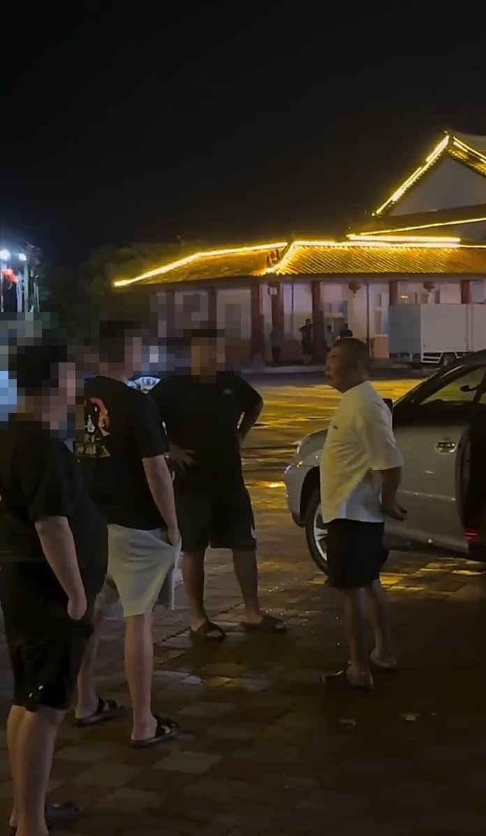 雲林台西鄉代陳文求颱風夜酒駕自撞圍牆，遭民眾攔阻竟嗆聲「不然要對我怎樣」。（圖／翻攝記者爆料網）