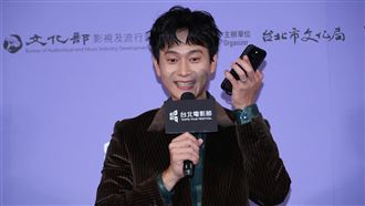 劉冠廷奪影帝淚崩　後台擴音打給孫可芳