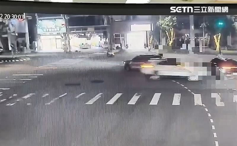 台中沙鹿區向上路發生酒駕連環車禍，造成6人受傷送醫。（圖／翻攝畫面）