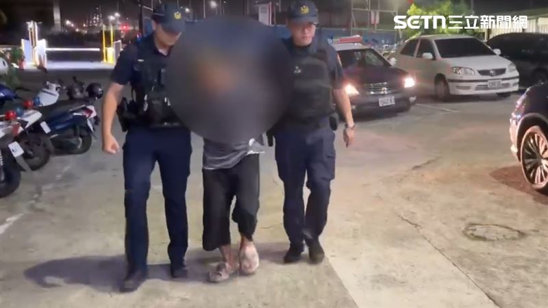 警方獲報出動8名警力控制現場,並將嫌犯逮捕。(圖/翻攝畫面)