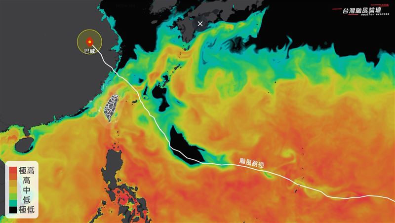 海水熱焓量圖前天比,日本沖繩一帶的冷水坑擴大了。(圖/翻攝自台灣颱風論壇|天氣特急粉專)