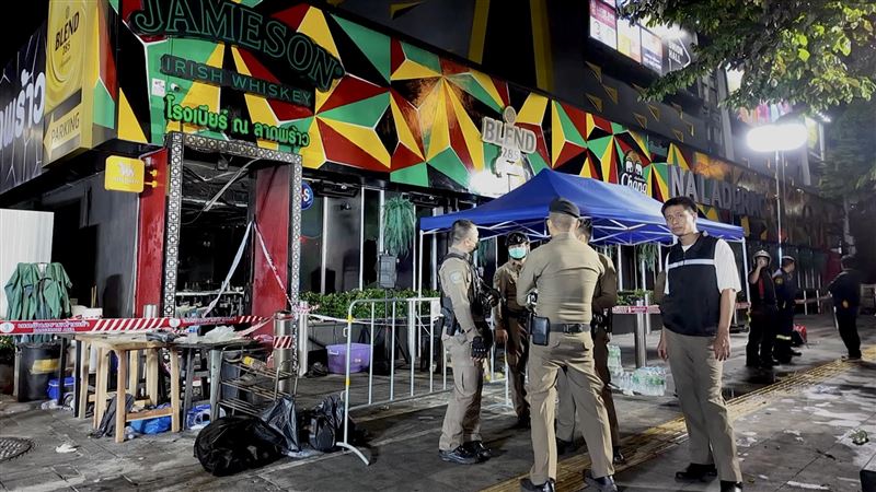曼谷酒吧大火27死！舞台斷路器冒煙引爆炸