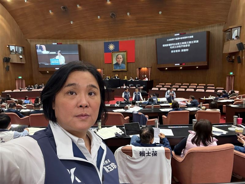 陳玉珍表示,開會的部分,如果可以使用輪椅進出的話,還是會儘可能出席參加。(圖/翻攝自陳玉珍臉書)