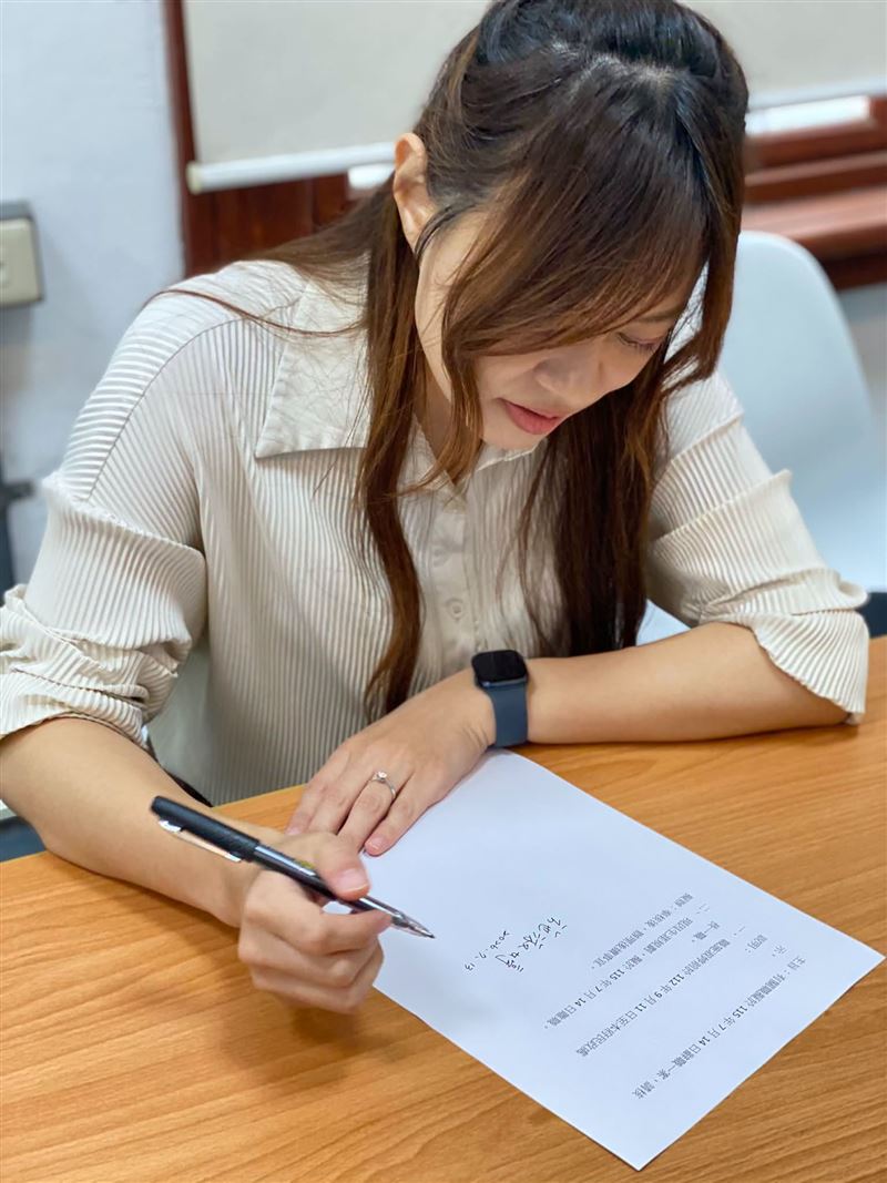 施淑婷今(13)天宣布,她將請辭重披戰袍投入西區市議員選舉。(圖/翻攝自施淑婷臉書)