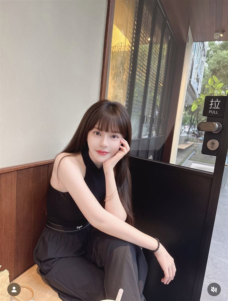 詩亞到中國拍短劇。(圖/翻攝自IG)