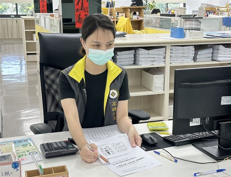 執行署發現,陳男名下雖有多處房產,但都已被設定高額抵押,考量仍有3名年幼子女待養育,最後讓他分期繳納並重新考取駕照回歸職場。(圖/執行署提供)
