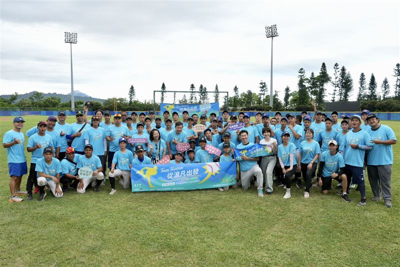 第三屆浪凡盃花東偏鄉投手關懷營集結花東各校及臺東體中主力投手,歷經四天、每天十小時的密集訓練,在郭泓志教練團帶領下,透過系統化課程與運動科學訓練,為偏鄉棒球人才扎下更厚實的基礎。(圖/浪凡慈善基金會提供)