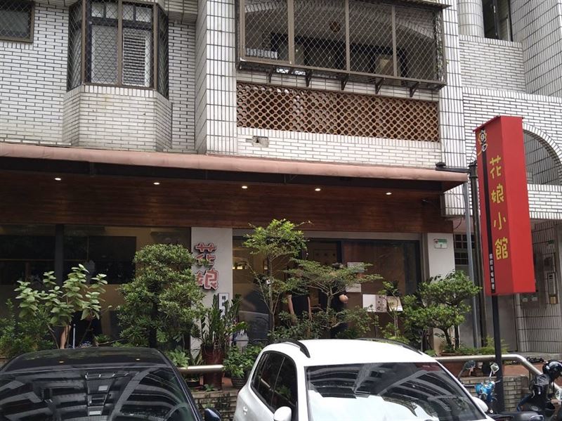 黃仁勳的愛店「花娘小館」今(13日)傳出瓦斯爆炸造成一名員工受傷送醫。(圖/翻攝畫面)