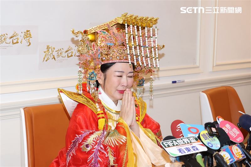 張秀卿受訪時數度激動落淚。(圖/記者鄭孟晃攝影)