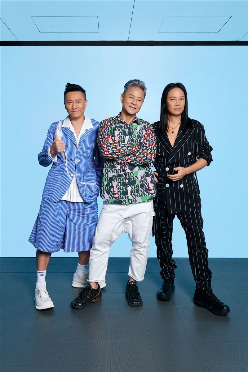 蔡一傑(中)髮色自然有型,笑稱「上天給我的」。(圖/寬魚國際提供)