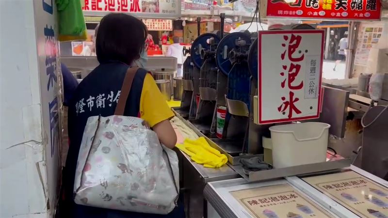 基隆市衛生局到場稽查。(圖/翻攝畫面)